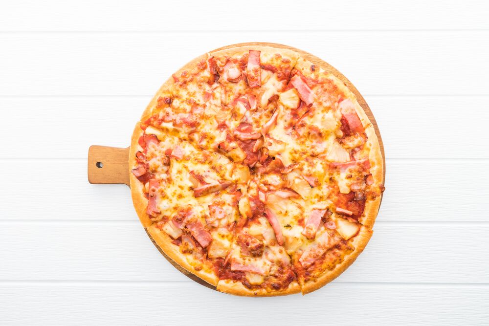 Hawaiian pizza plate